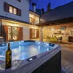 Βίλα San Rocco With Heated Pool