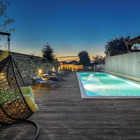 San Rocco With Heated Pool Willa
