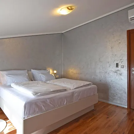 San Rocco With Heated Pool