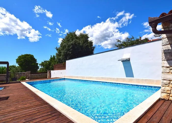 San Rocco With Heated Pool فيلة