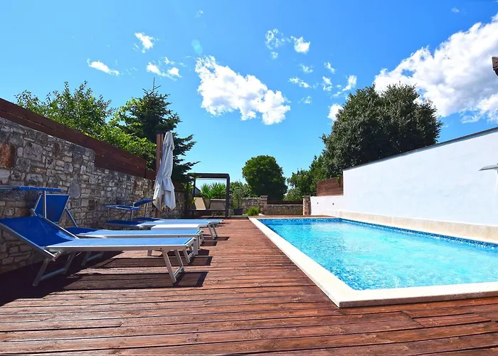San Rocco With Heated Pool فيلة