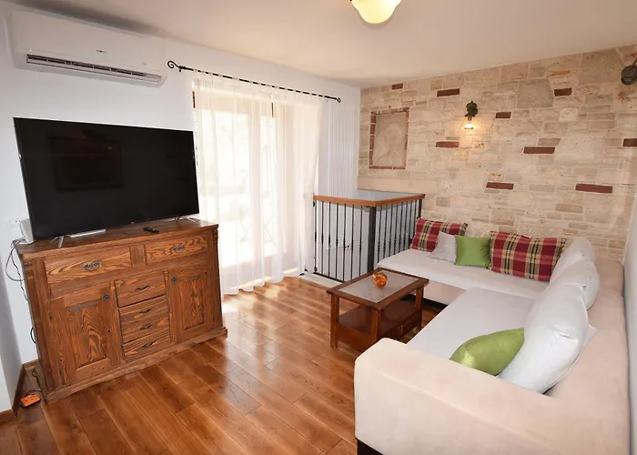 San Rocco With Heated Pool