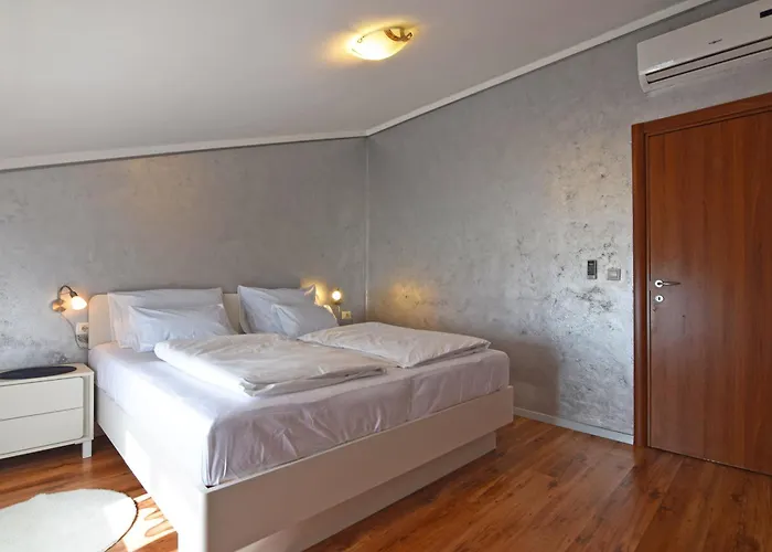 San Rocco With Heated Pool